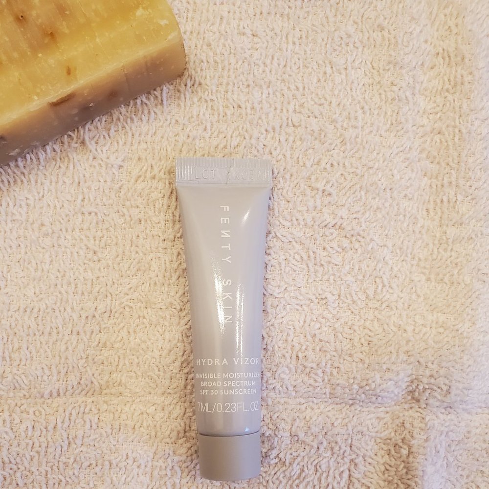 ** 5/$20 Fenty Beauty Hydra Vizor Invisible Moisturizer Sunscreen